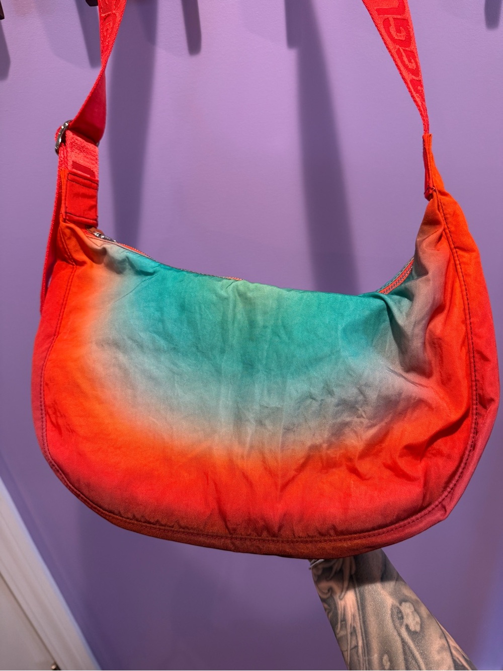 baggu x julia heuer medium crescent nylon bag red teal - Picture 3 of 6
